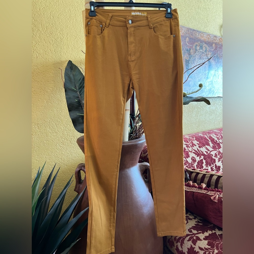 Brand Macleria Fashion, terracota color, stretch a lot.